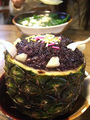 菠萝黑糯米饭 Sweet Black Glutinous Rice in Pineapple - Tastes of Dai stall, Huguoqiaotou Snack Centre (2501942686)