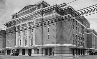 BostonOperaHouse 1900s DetroitPubCo LC (cropped).jpg