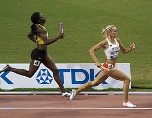 DOH90182 4x400m women final swiety (48910954071)
