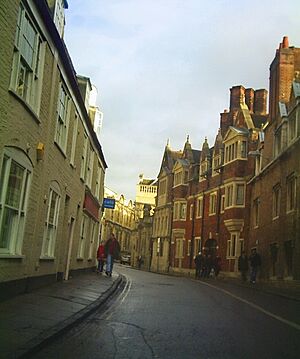 Downing Street toward Pembroke Street, 25 Dec, 2008