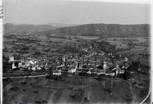 ETH-BIB-Avenches, an der Stelle des römisch-helvetischen Aventicum v. N. W. aus 200 m-Inlandflüge-LBS MH01-002175