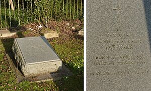 Jennifer Paterson grave Putney Vale 2015