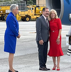 Jill Biden arrives in Chicago FBh71YpXEAQFIo6 (1)