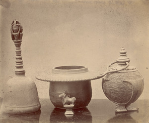 KITLV 87620 - Isidore van Kinsbergen - Bronzes of a priest Kawali near Tjiamis - Before 1900