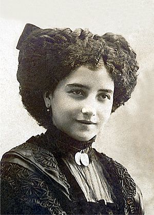 Leonor Izquierdo 1909 (el día de su boda con Antonio Machado).jpg