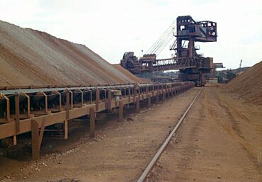 Nickel mining at Greenvale, October 1986 (36616471792).jpg
