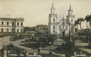 Praça da República com Catedral do Senhor Bom Jesus de Cuiabá (MT)