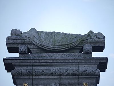 Rochdale Cenotaph - effigy from southwest 01