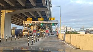 Skyway Stage 3 Manila Quezon Avenue entry toll plaza 2021-07-18