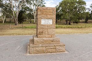 Sturt Memorial on Sturt Place in Narrandera (2)