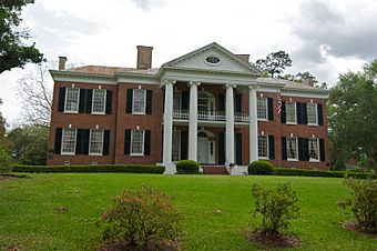 Auburn Mansion, Natchez, Mississippi, in April 2011.jpg