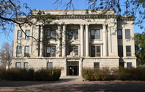 Bon Homme County courthouse from S 1
