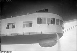 Bundesarchiv Bild 102-00645, Probefahrt des Zeppelin-Luftschiffes Z.R. III