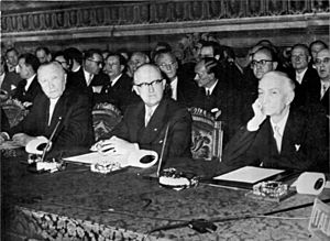 Bundesarchiv Bild 183-45653-0001, Rom, Verträge über Zollpakt und Eurotom unterzeichnet