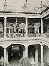 Cloister of Casa de Azulejos in 1900 (Mexico City)