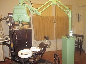 Early dental chair, Shamrock, TX IMG 6151
