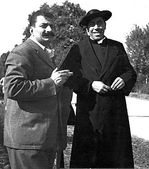 Giovannino Guareschi e Fernandel sul set a Brescello