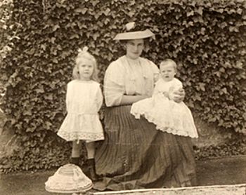 Helen Stewart of Abercrombie House 1909.jpg