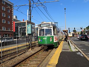 Inbound train at Babcock Street station, July 2019