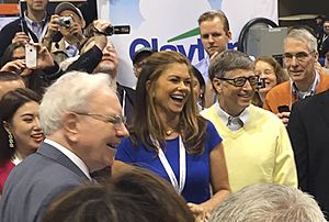 Kathy Ireland, Warren Buffett and Bill Gates at the 2015 Berkshire Hathaway Shareholders Meeting