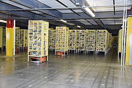 Larry Hogan tours Amazon warehouse in Maryland (36490655883)