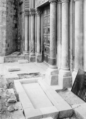 LedgerStone PhilipD'Aubigny Died1236 ChurchOfHolySepulchre Jerusalem 1925Photo