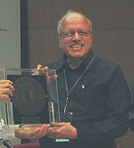 Manmohan Singh, presenting the B. P. Pal Centenary Award to Prof. M. S. Swaminathan on the occasion of B. P. Pal Centenary celebrations (cropped)