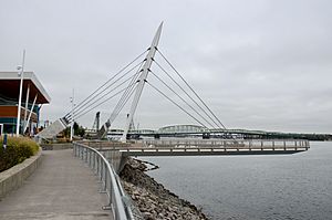 Side view of Grant St Pier from NW - Vancouver, Washington (2020)