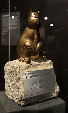 Teddy Award trophy 2017 for Monika Treut - DSC 1295