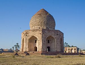 Tomb of Asif Khan 01