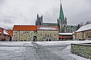 Trondheim -- Indre Kongsgård sett mot Nidarosdomen i januar
