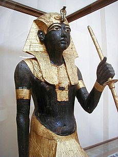 Tutanhkamun tomb statue