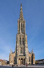 Ulmer Münster-Münsterplatz (cropped).jpg