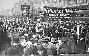 Демонстрация работниц Путиловского завода в первый день Февральской революции 1917