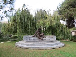 Albert Einstein sculpture, Jerusalem