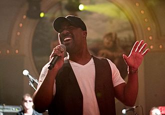 Antwaun Stanley-at-crystal-ballroom-may-26-2017.jpg
