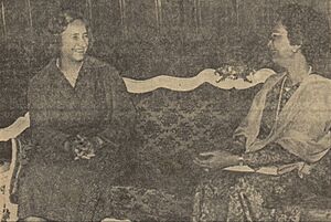 Elena Ceaușescu and Siti Hasmah Mohamad Ali in 1982