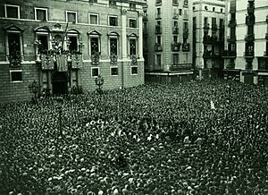 Fitxer Proclamació de la República Plaça Sant Jaume. Fotògraf Josep Maria Sagarra, 1931
