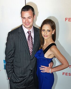 Freddie Prinze Jr and Sarah Michelle Gellar by David Shankbone (cropped)
