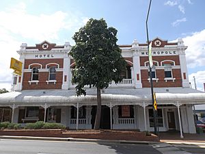 Hotel Metropole front, Ipswich, Queensland.jpg
