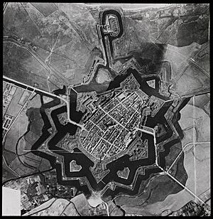 NIMH - 2011 - 3706 - Aerial photograph of Naarden, The Netherlands