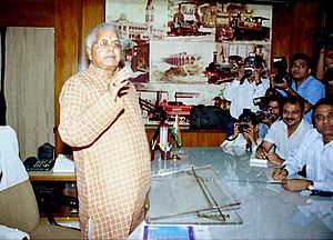 Shri Lalu Prasad assumes the charge as Railways Minister in New Delhi on May 24, 2004