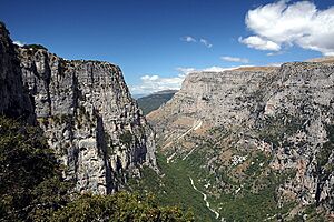 Zagori Vikos gorge Oxia towards Vikos