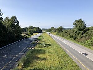 2022-09-15 10 09 08 View south along U.S. Route 1 (Kennett-Oxford Bypass) from the overpass for Pennsylvania State Route 472 (Lancaster Avenue) in Oxford, Chester County, Pennsylvania