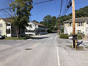 2022-09-15 14 14 38 View north along Union Street at Meredith Court in Modena, Chester County, Pennsylvania