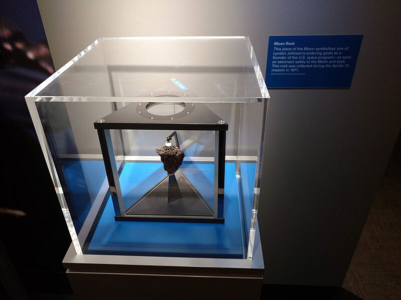 Apollo15moonrock