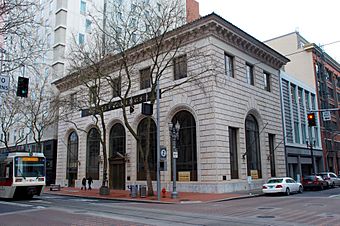 Bank of California Building in Portland Oregon with MAX train Dec 2013.jpg