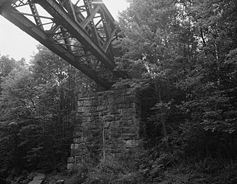 Double Intersection Warren Truss Bridge, Spanning Blackledge River, Colchester (New London County, Connecticut).jpg