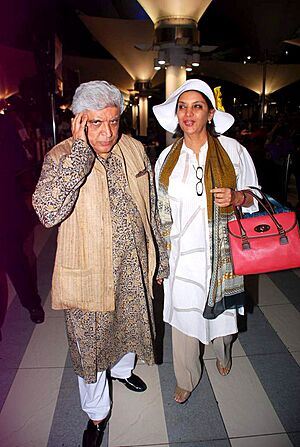 Javed Akhtar, Shabana Azmi return from IIFA 2012 01