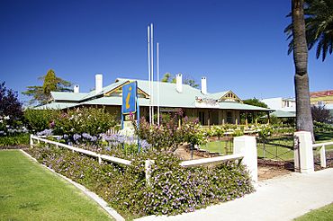 Leeton Visitors Information Centre.jpg